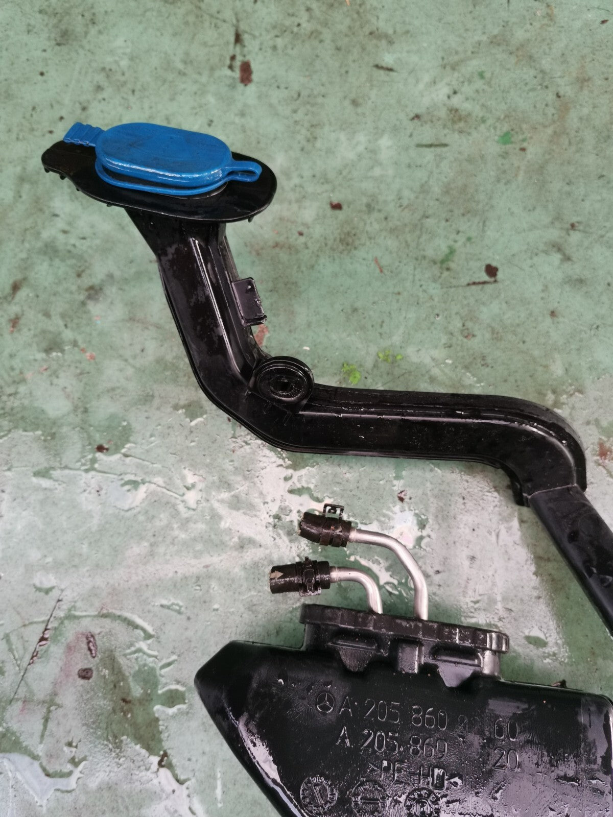 MERCEDES C200 W205 2.0 PETROL 2015 WINDSCREEN WASHER BOTTLE A2058600260 - Image 8