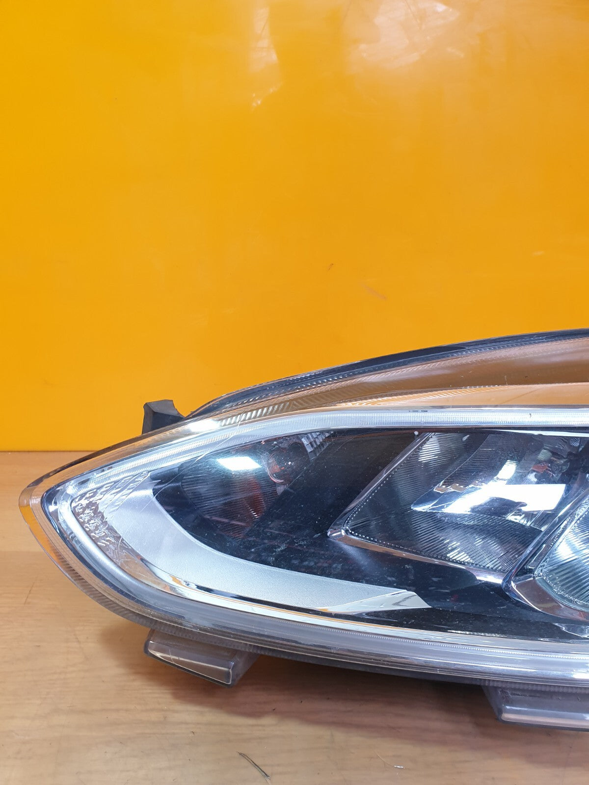 ✅2018 FORD FIESTA MK8 1.0P FRONT LEFT HEADLIGHT H1BB-13W030-DD broken brackets - Image 4