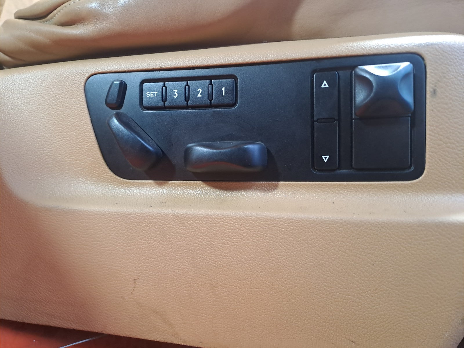 ebay-src:https://i.ebayimg.com/00/s/mtiwmfgxnjaw/z/d6kaaeswwj1pcizk/$_57.jpg