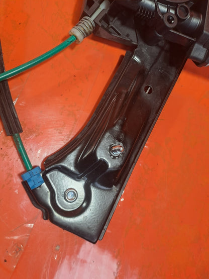 ✅BMW 118D F20 2.0 Diesel 2015 Front Right Window Regulator And Motor 7242562 - Image 7
