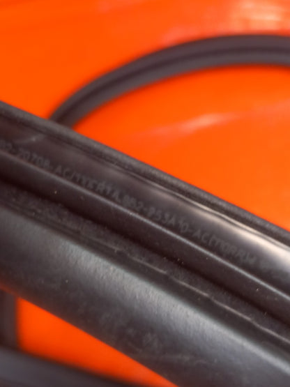 Land Rover Defender L663 3.0 Diesel 2025 Rear Right Door Seal Rubber L8B220708AC - Image 8
