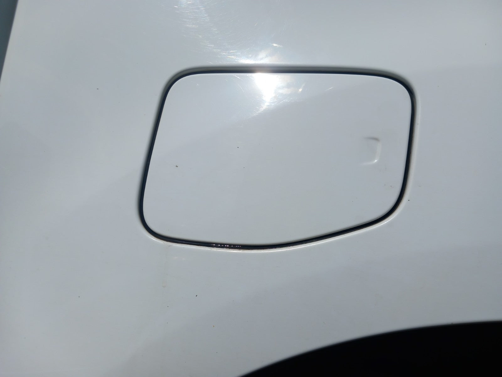 2017 Ford Ranger Wildtrak Fuel Filler Flap DU5A-9A095-BA White Warranty A401 - Image 2