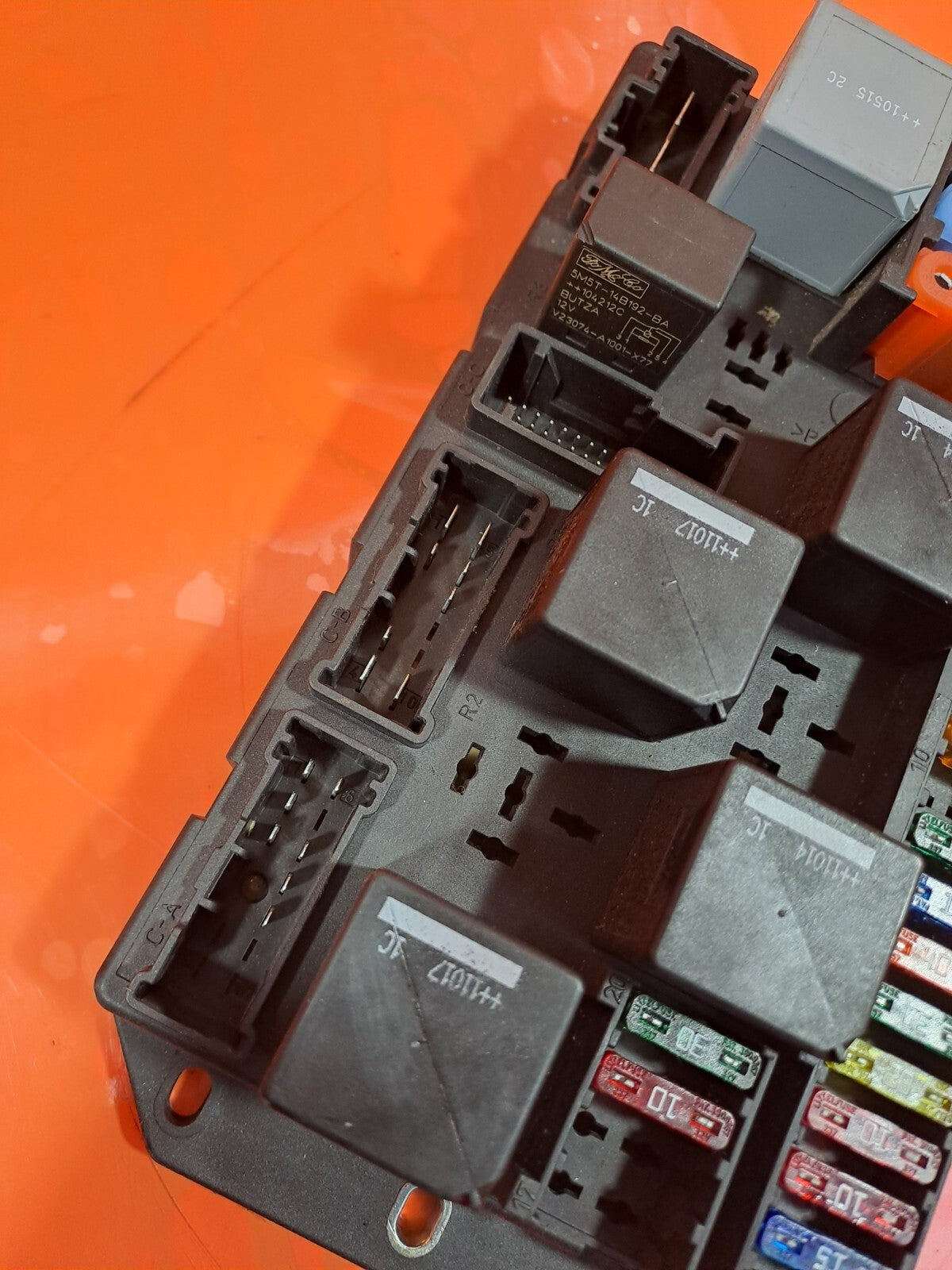 ✅2011 LAND ROVER RANGE ROVER L322 REAR TAILGATE FUSE BOX BH42-14N030-AA A243 - Image 5