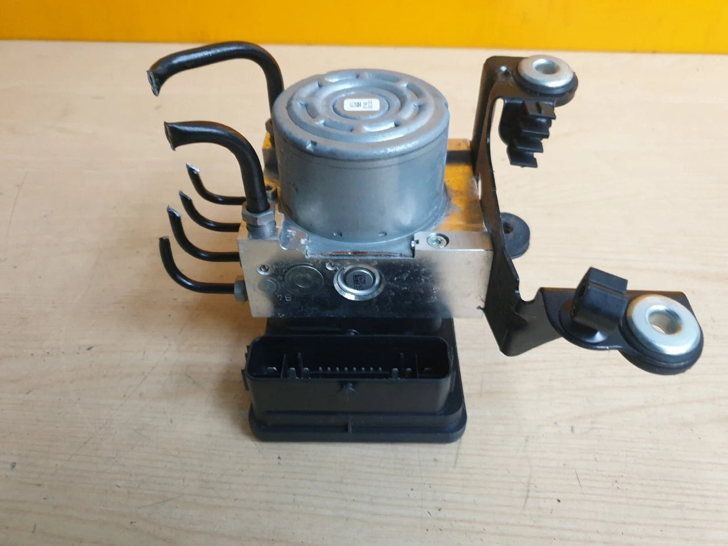 ebay-src:https://i.ebayimg.com/00/s/mtiwmfgxnjaw/z/d-yaaesw-jzqat8v/$_57.jpg