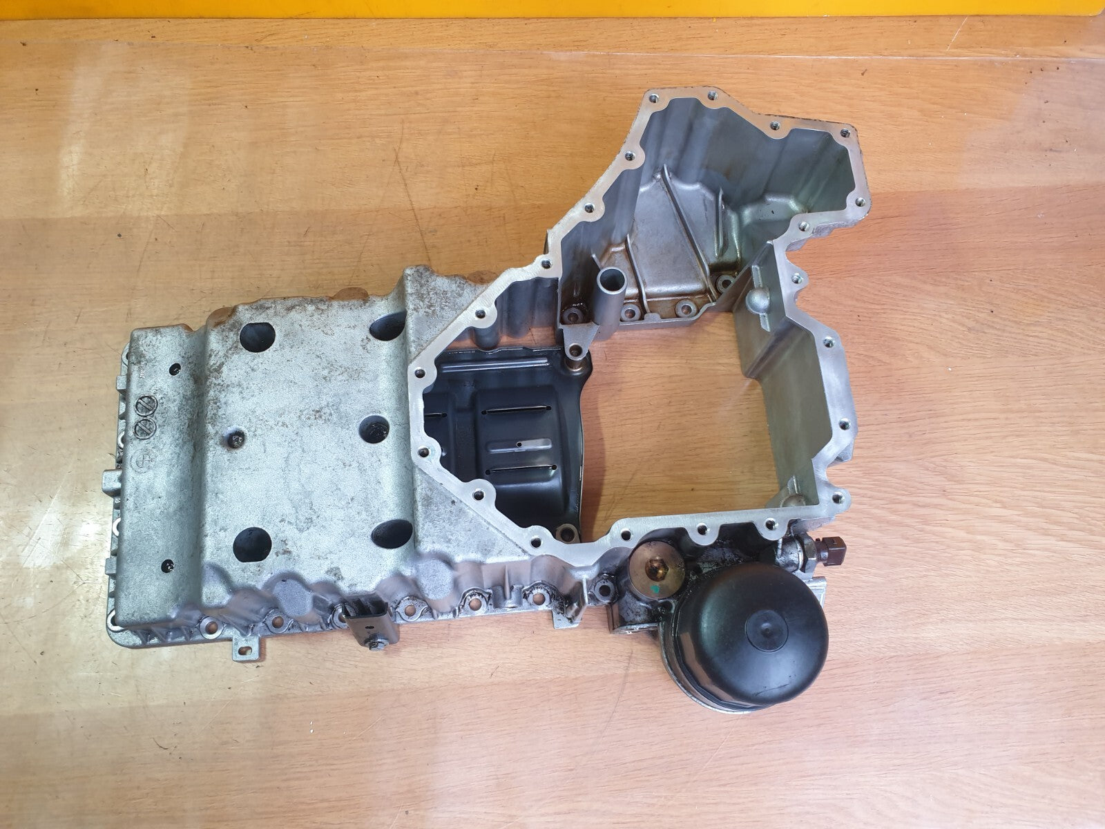 ✅2014 BMW 5 SERIES F11 4.4P ENGINE UPPER OIL PAN 7605524 70524165 +WARRANTY A153 - Image 3