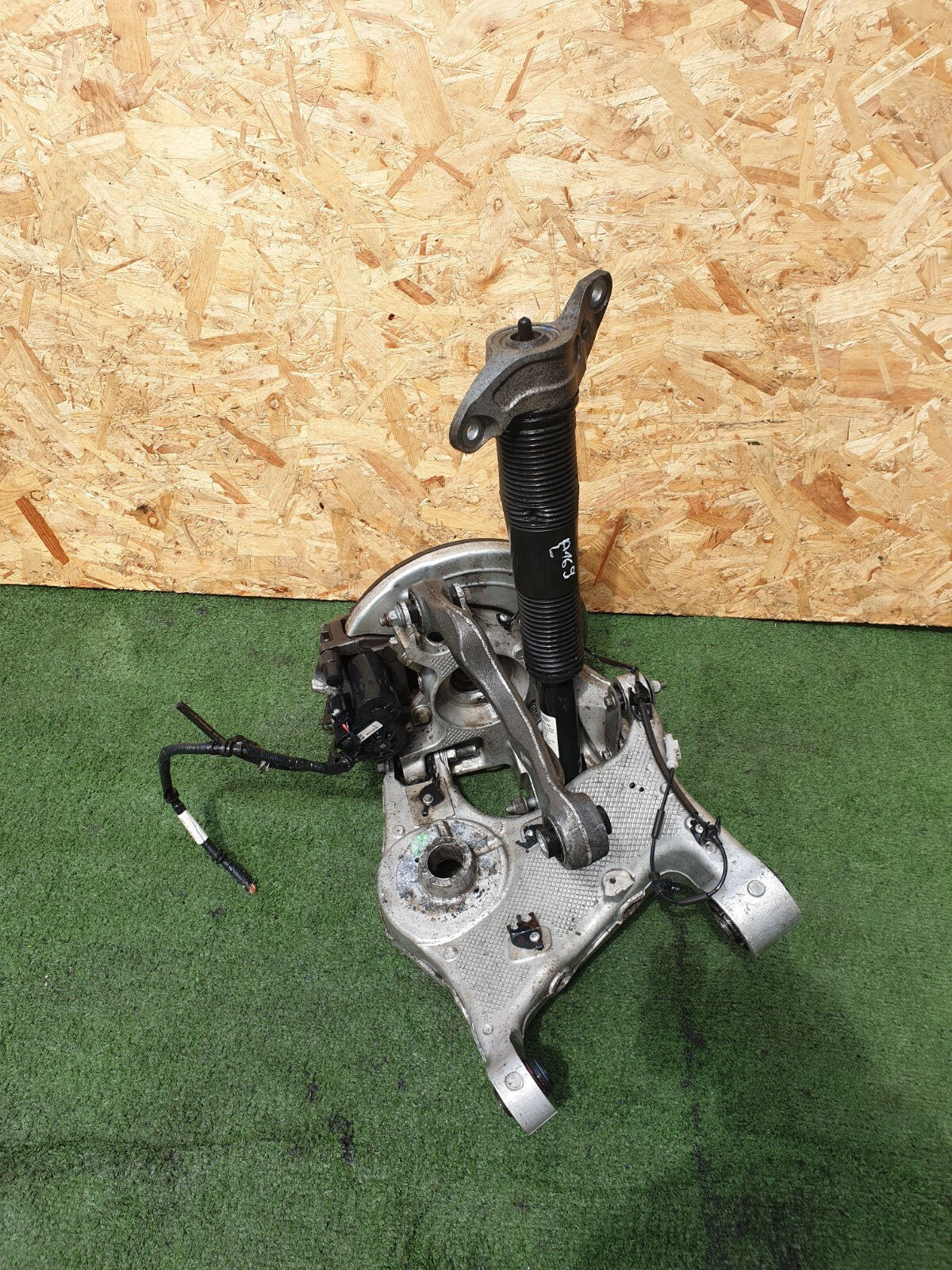 2022 Range Rover Evoque L551 Rear Left Suspension Leg Hub L8D2-18080-AB Warranty - Image 3