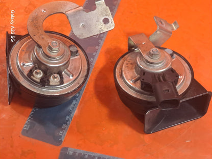 ✅MERCEDES A180 SPORT 1.3 PETROL 2025 ALARM SIREN HORN SIGNAL PAIR A2475403206 - Image 8