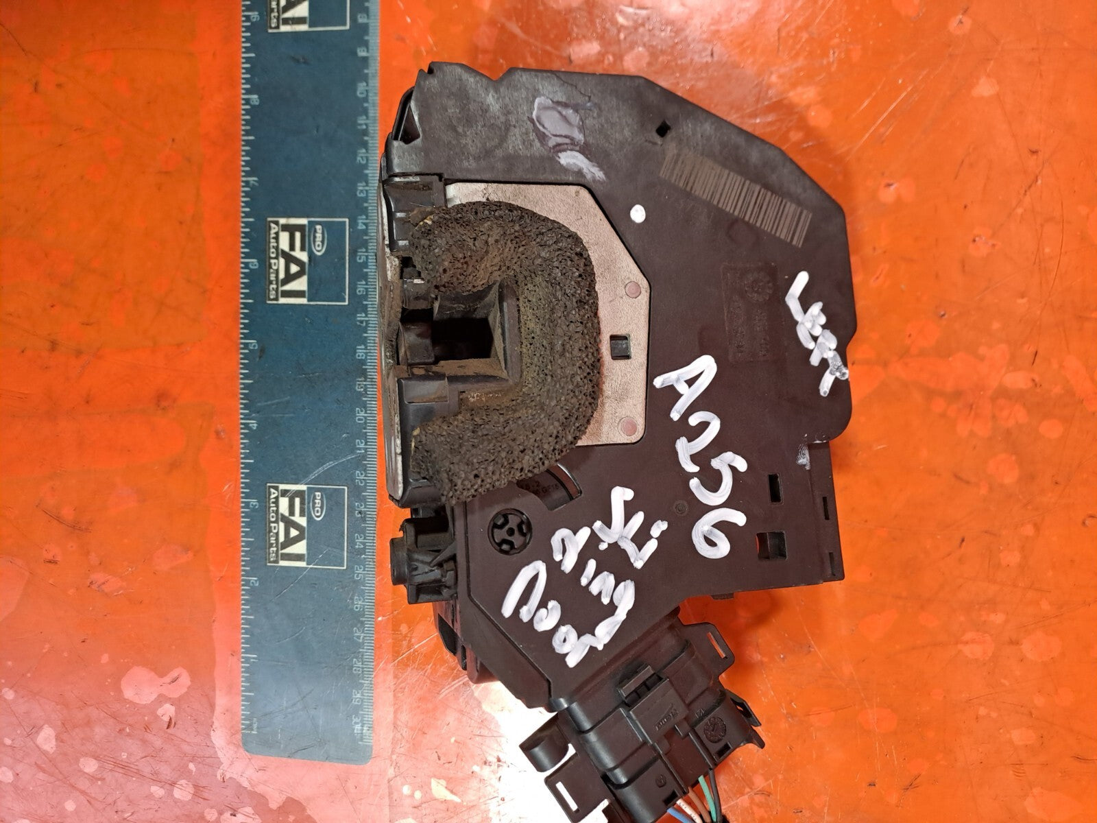 ✅2016 RENAULT TRAFIC MK3 Sl27 1.6D LEFT SLIDING DOOR LOCK LATCH 825037886R A256 - Image 6