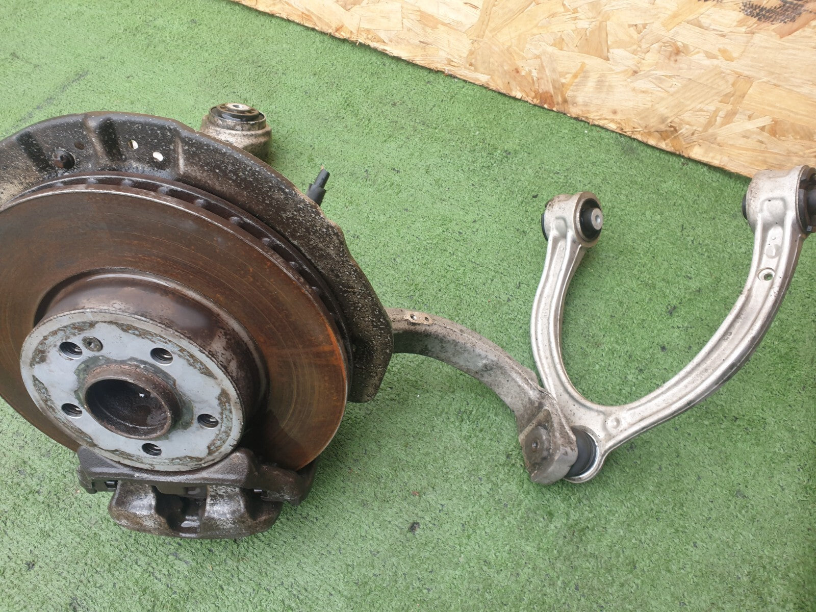 ✅Mercedes C Class W205 2014 Wheel Hub Front Left A2052100 + Warranty A147 - Image 4