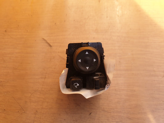 ✅2023 HYUNDAI I20 ULTIMATE ELECTRIC MIRROR SWITCH 93530BV010 + WARRANTY A180 - Image 1