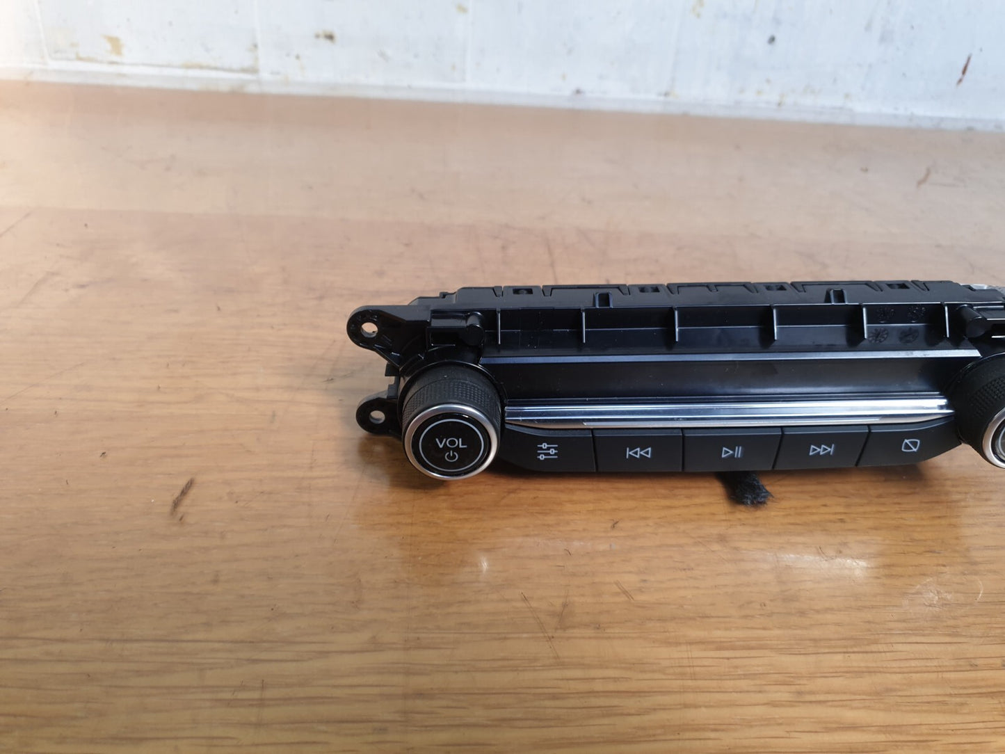 FORD FOCUS ACTIVE X 1.0 PETROL 2021 MULTIMEDIA RADIO CONTROL SWITCH PANEL A212 - Image 4