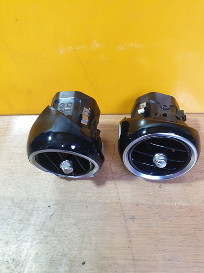 ✅Mercedes C Class W205 2014 Dashboard Air Vent Pair Left & Right A2058301200 - Image 3