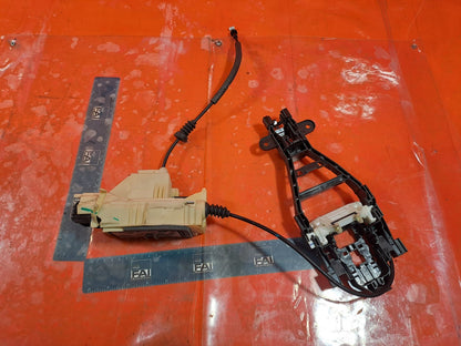 ✅2023 POLESTAR 2 LONG RANGE RIGHT DOOR HANDLE BRACKET 30747098 + WARRANTY  A312 - Image 1