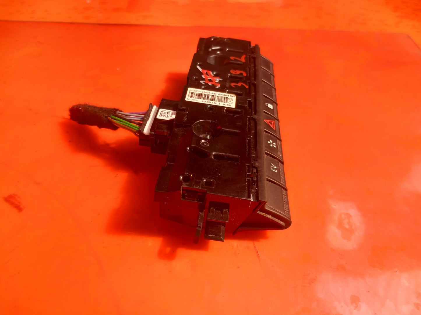 Renault Captur 1.6 Petrol 2023 Hazard Light Switch 283E87996R Warranty A392 - Image 9