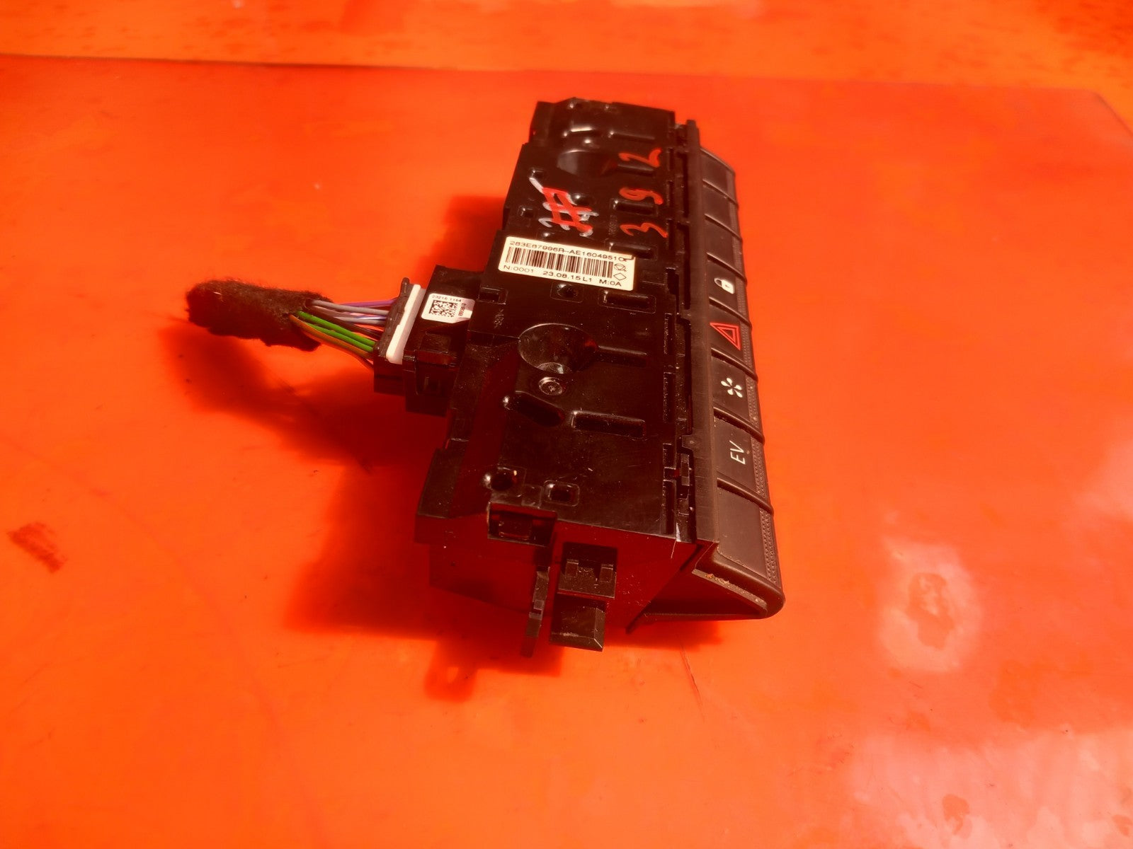 Renault Captur 1.6 Petrol 2023 Hazard Light Switch 283E87996R Warranty A392 - Image 9