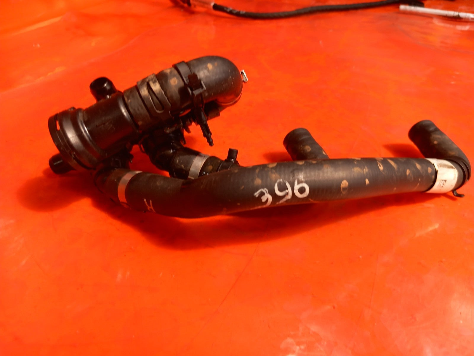 2025 Land Rover Defender L663 Coolant Hose Pipe JPLA-61J20-AA Warranty A396 - Image 2