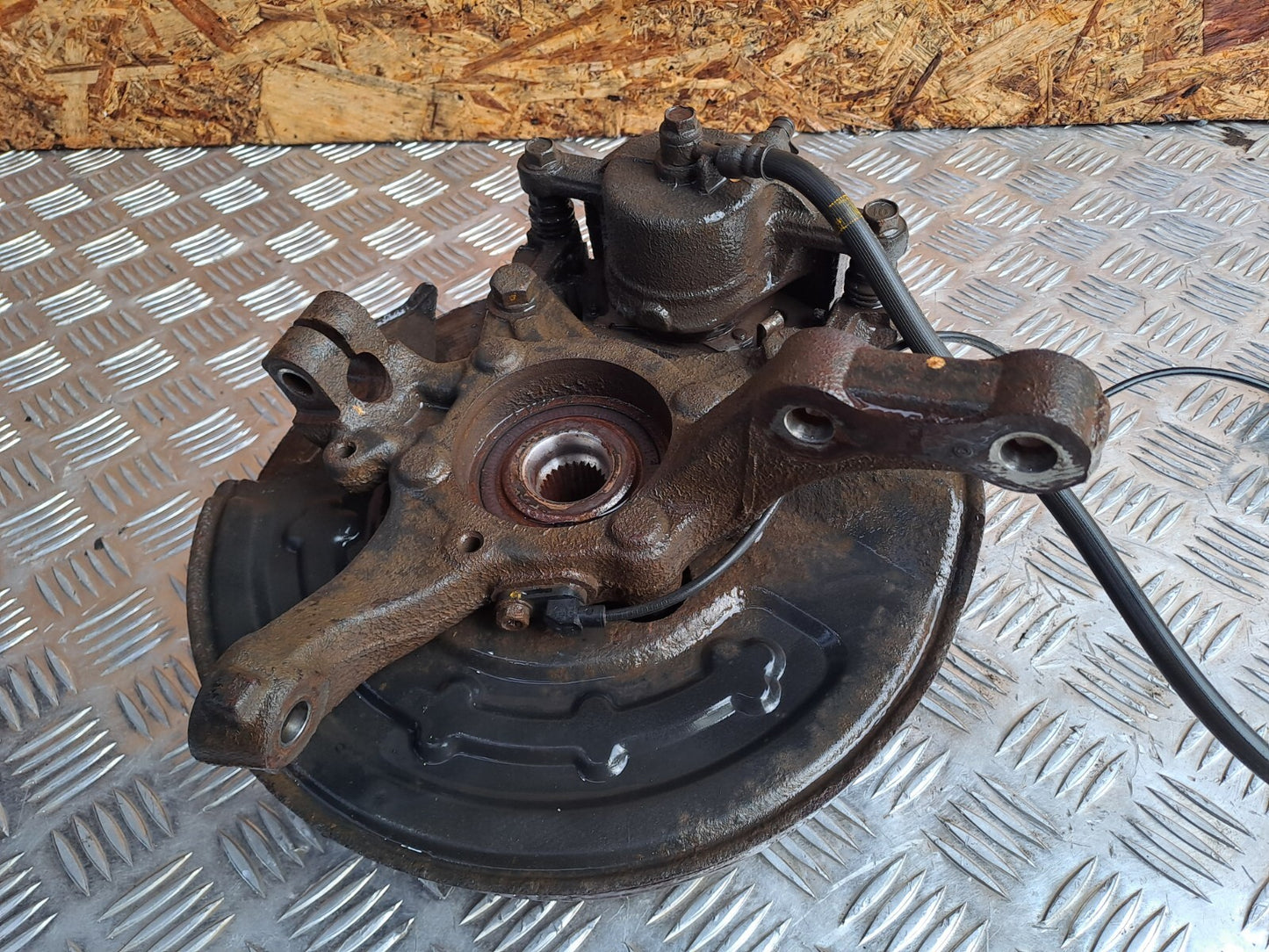 ✅2016 SSANGYONG TIVOLI ELX FRONT RIGHT WHEEL HUB + WARRANTY A279 - Image 4