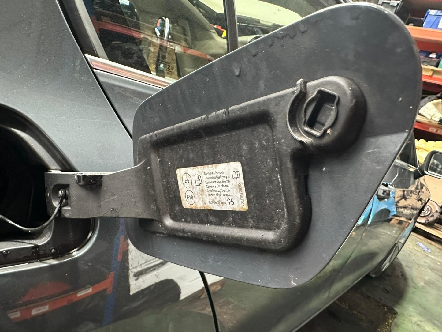 ✅2020 VW GOLF STYLE MK8 FUEL FILLER FLAP GREY C7Q + WARRANTY A352 - Image 2