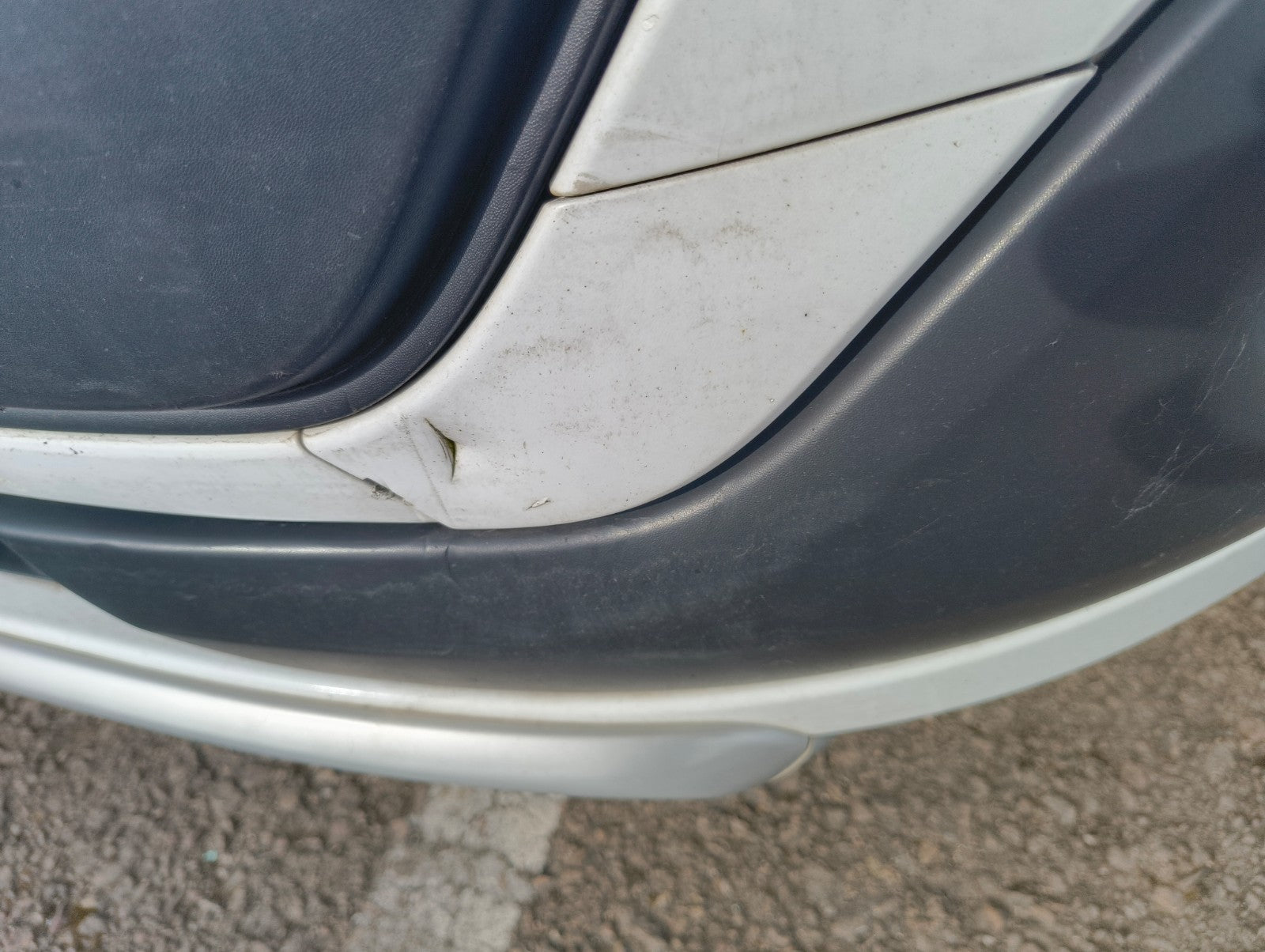 ✅Ford Tourneo Custom 2.2 Diesel 2015 Front Bumper Bare White Scratches A377 - Image 10