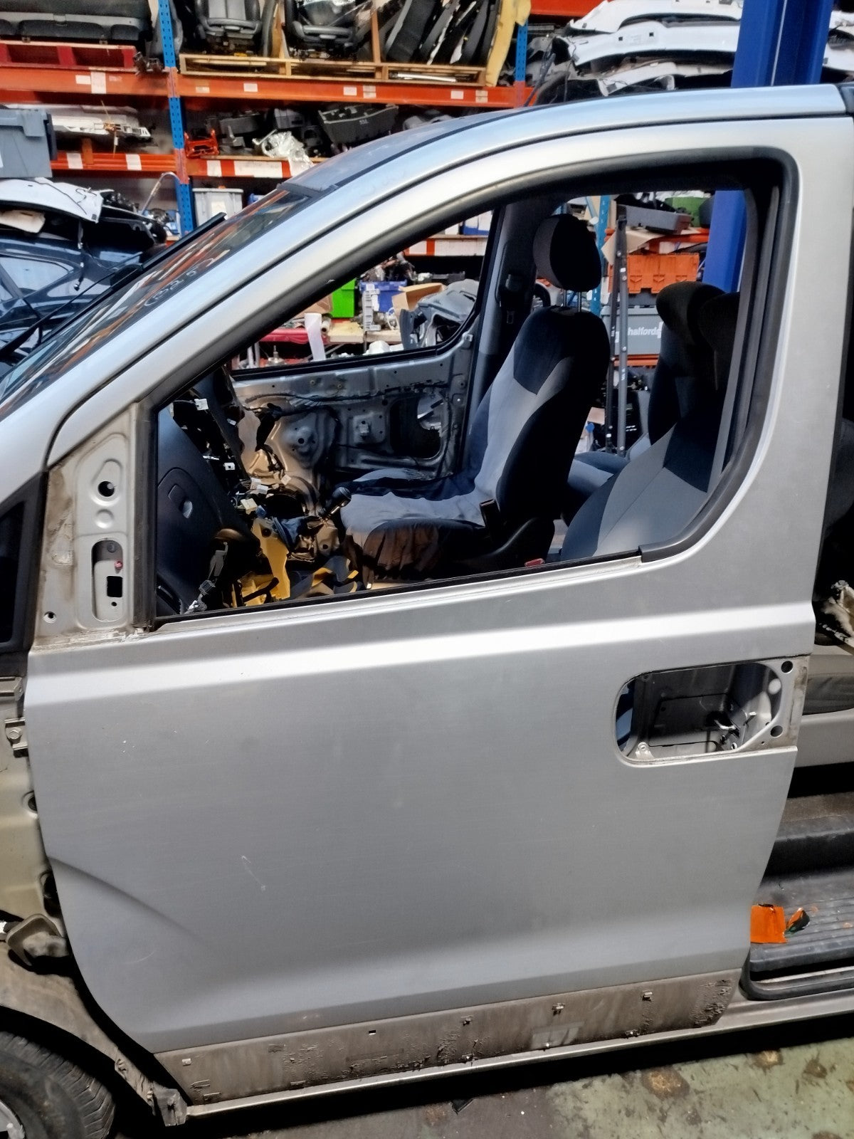 ✅2010 HYUNDAI I800 2.5D FRONT LEFT DOOR W/O MIRROR SILVER + WARRANTY A325 - Image 6