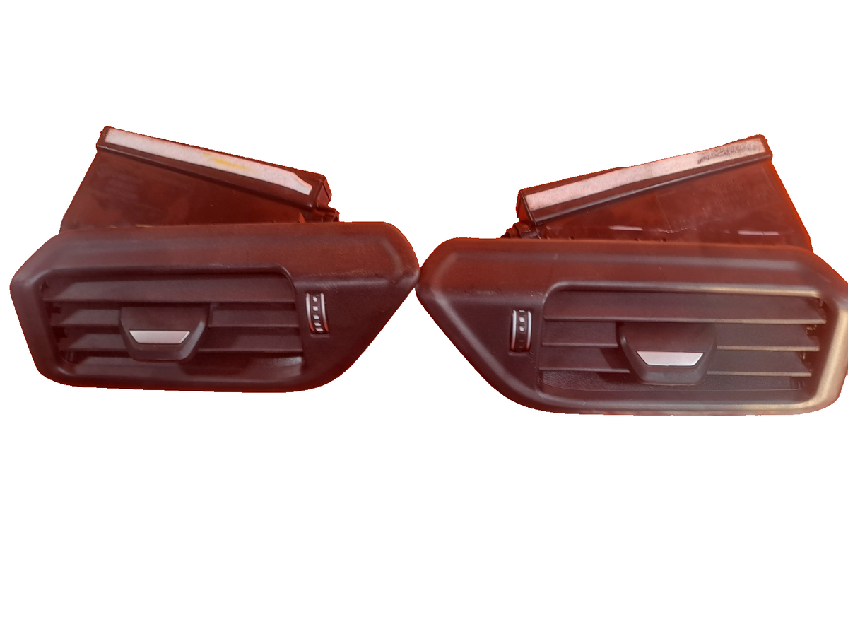 2025 BMW X5 G05 Front Air Vent Pair 21828910 Warranty A398 - Image 1