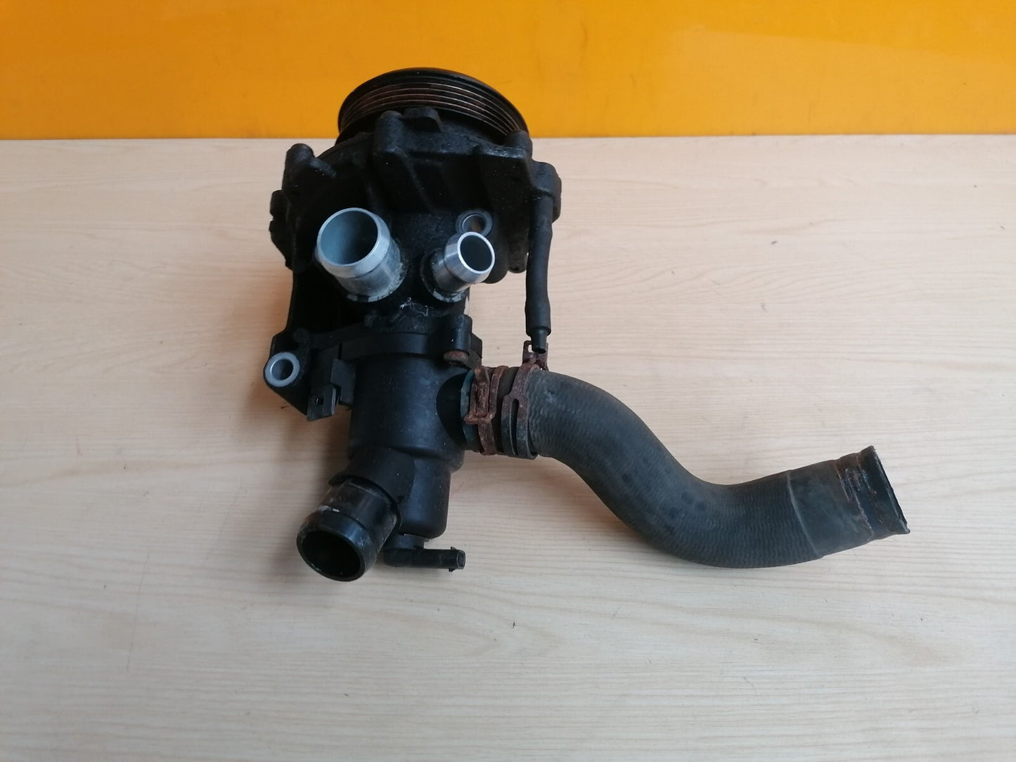 MERCEDES A200 W176 2.1 DIESEL 2015 WATER COOLANT PUMP A6512000501 A047 - Image 4