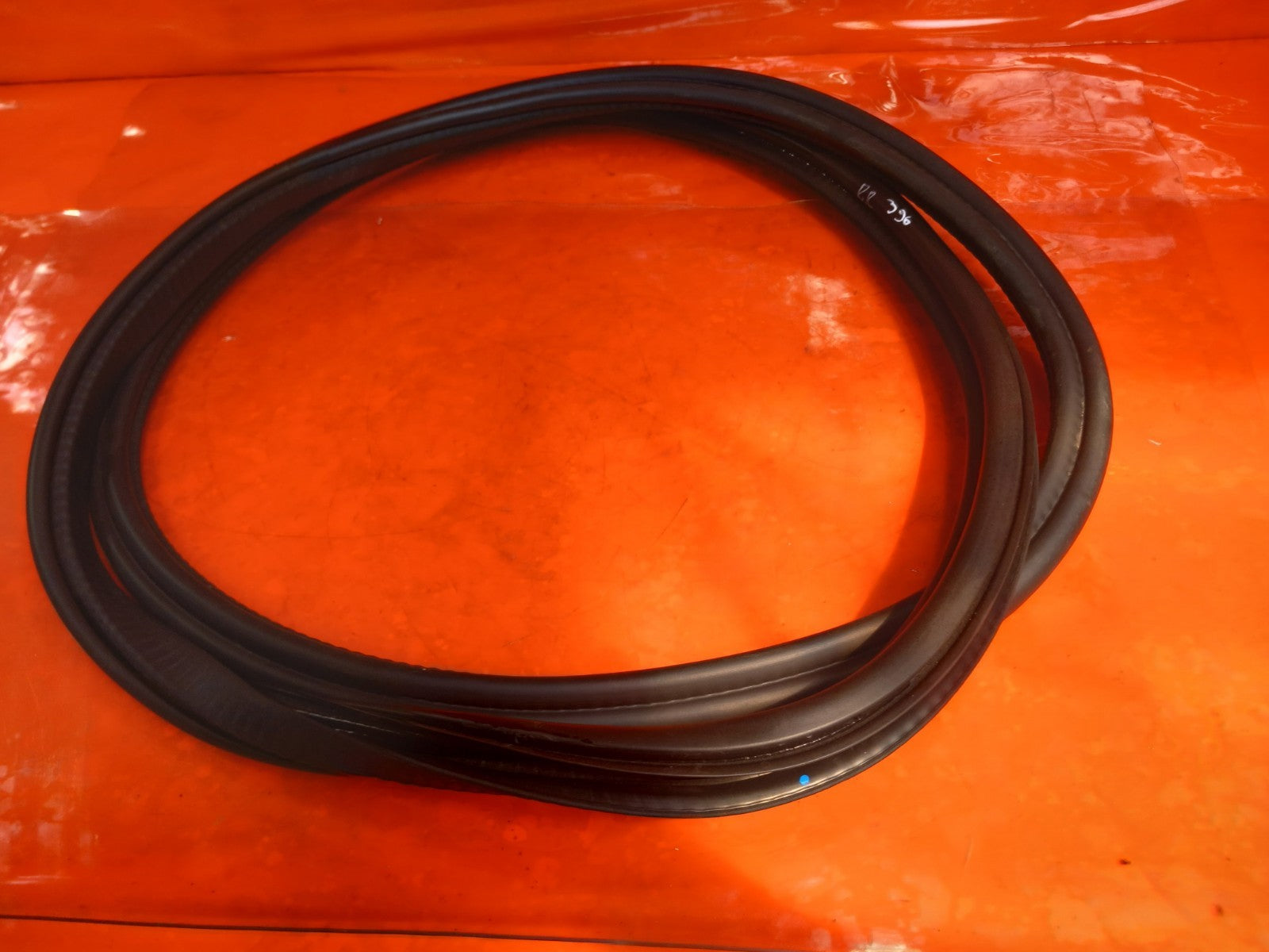 Land Rover Defender L663 3.0 Diesel 2025 Rear Right Door Seal Rubber L8B220708AC - Image 4