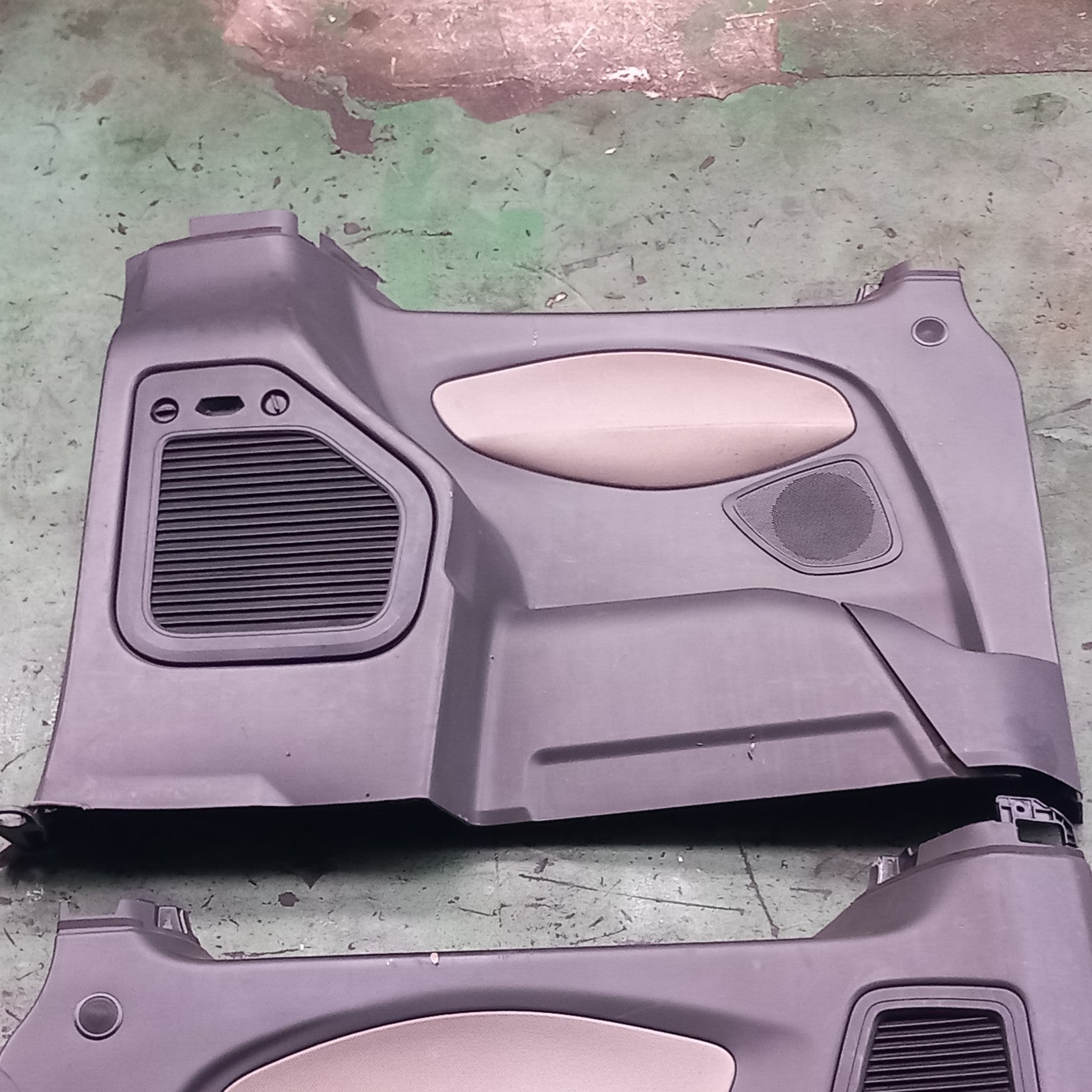 2015 Ford Tourneo Custom Rear Side Panel Interior Trim Pair BK21-B31148 A371 - Image 4