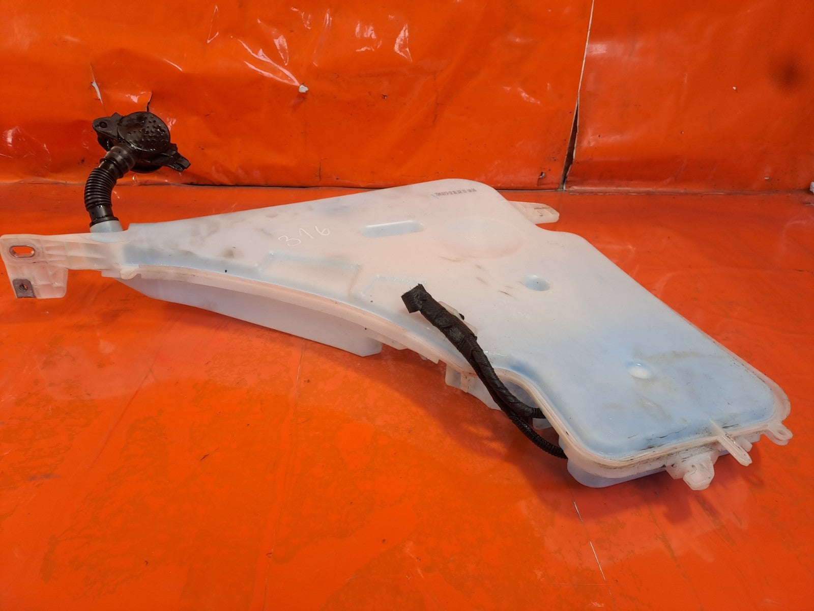 ✅2015 BMW 1 Series Sport F20 Windscreen Washer Bottle 7241673 + Warranty A316 - Image 11