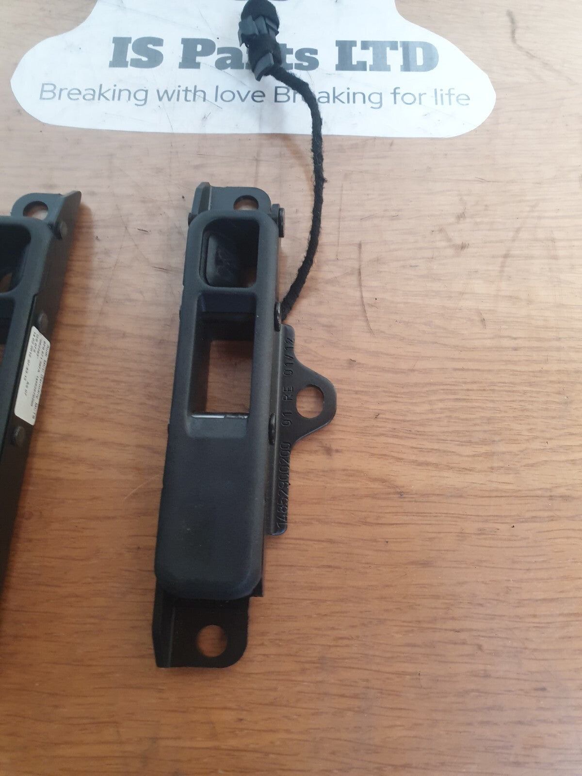 2012 AUDI A5 S LINE 2.0D CONVERTIBLE ROOF CATCH CLOSING ELEMENT PAIR A218 - Image 2