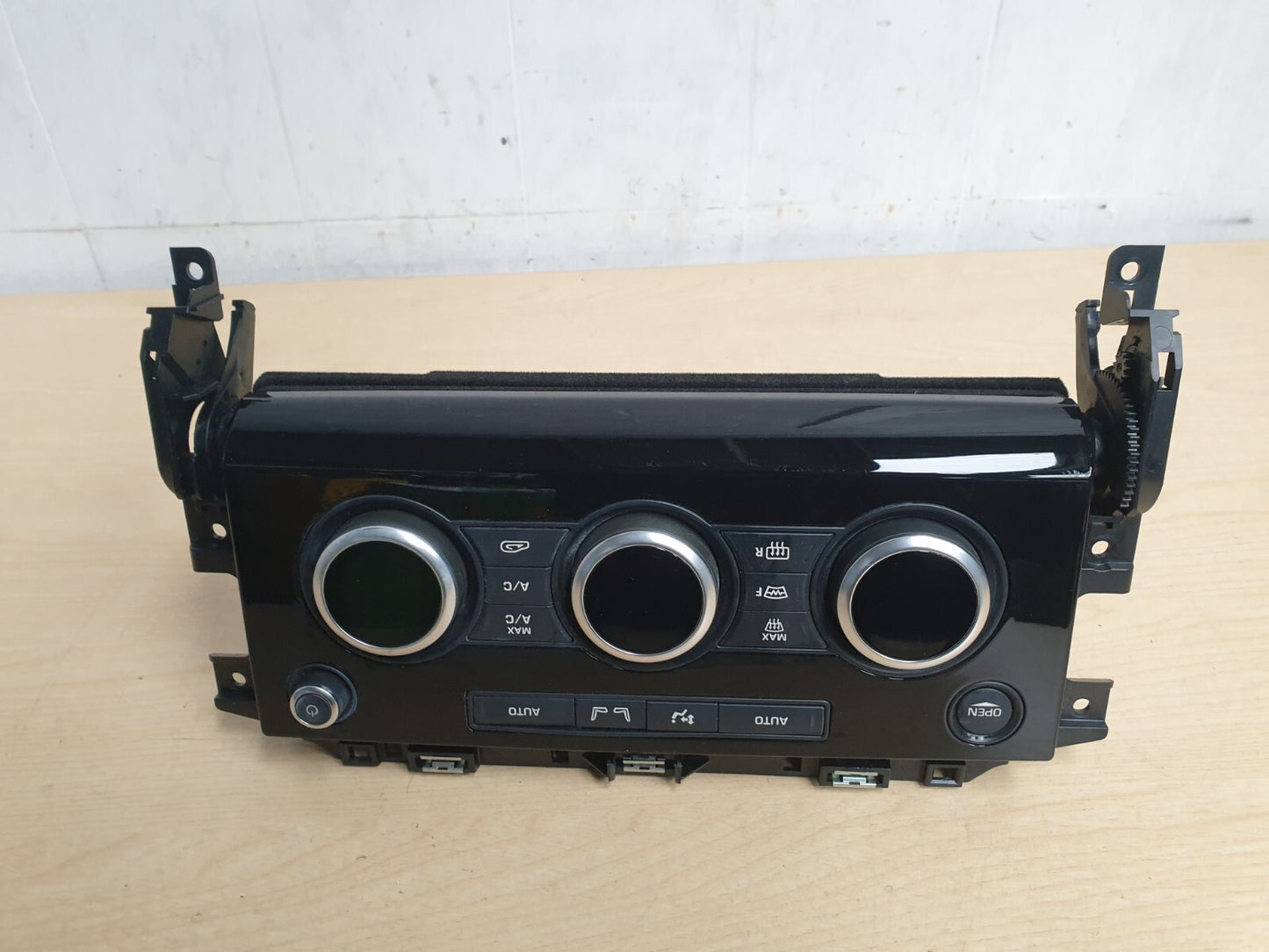 LAND ROVER DISCOVERY 5 L462 2018 AIR CON HEATER CONTROL PANEL HY3204268A - Image 2