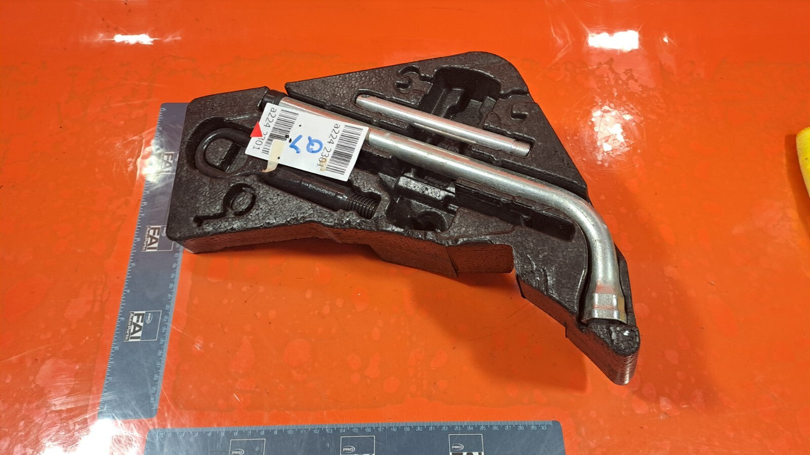 ✅AUDI Q7 S-LINE 3.0 DIESEL 2010 SPARE WHEEL BREAK DOWN TOOL KIT 4L0012113E A224 - Image 2