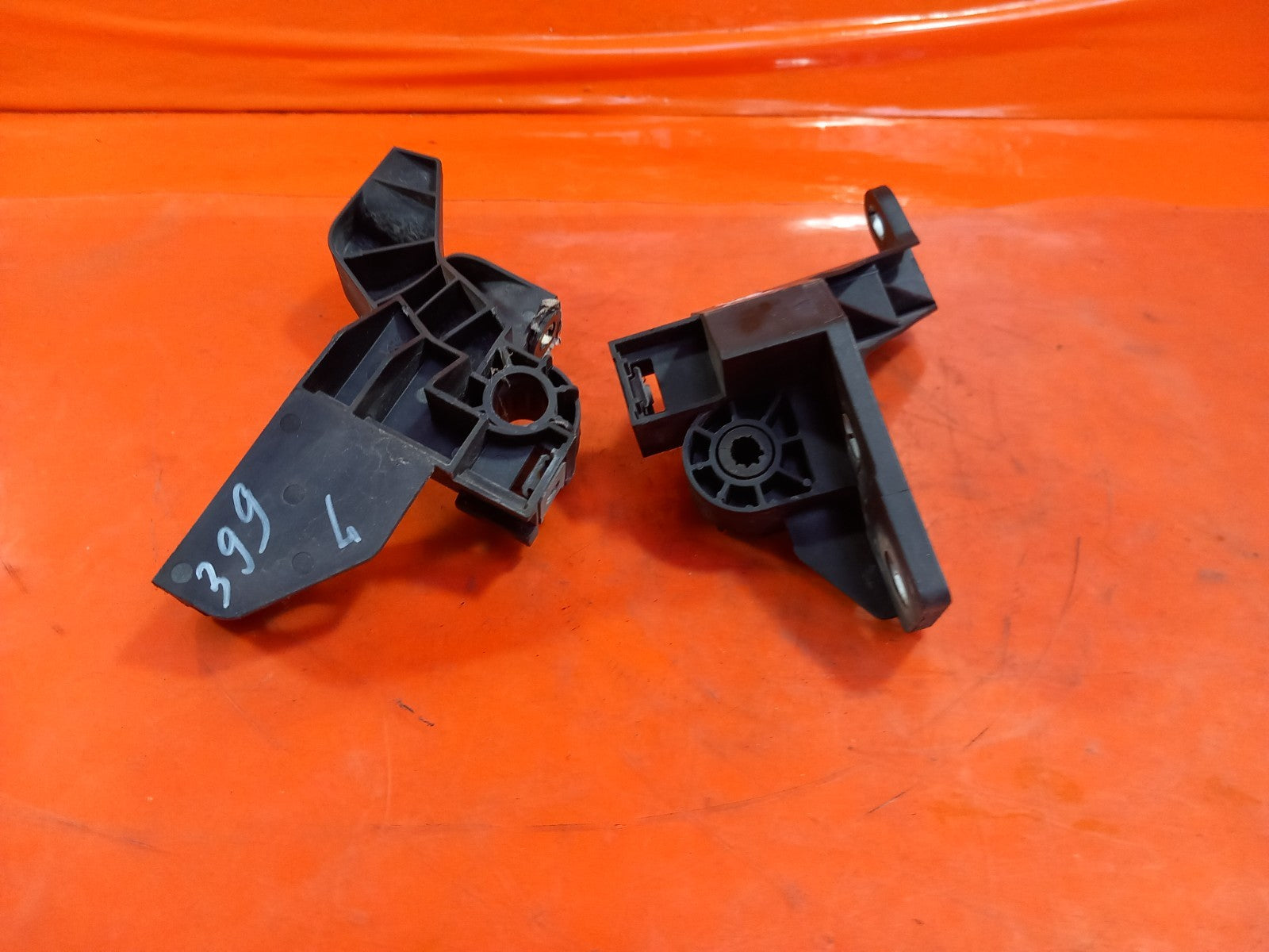 2021 Mercedes W415 Citan Front Panel Bracket Pair 215142101R Warranty A399 - Image 7