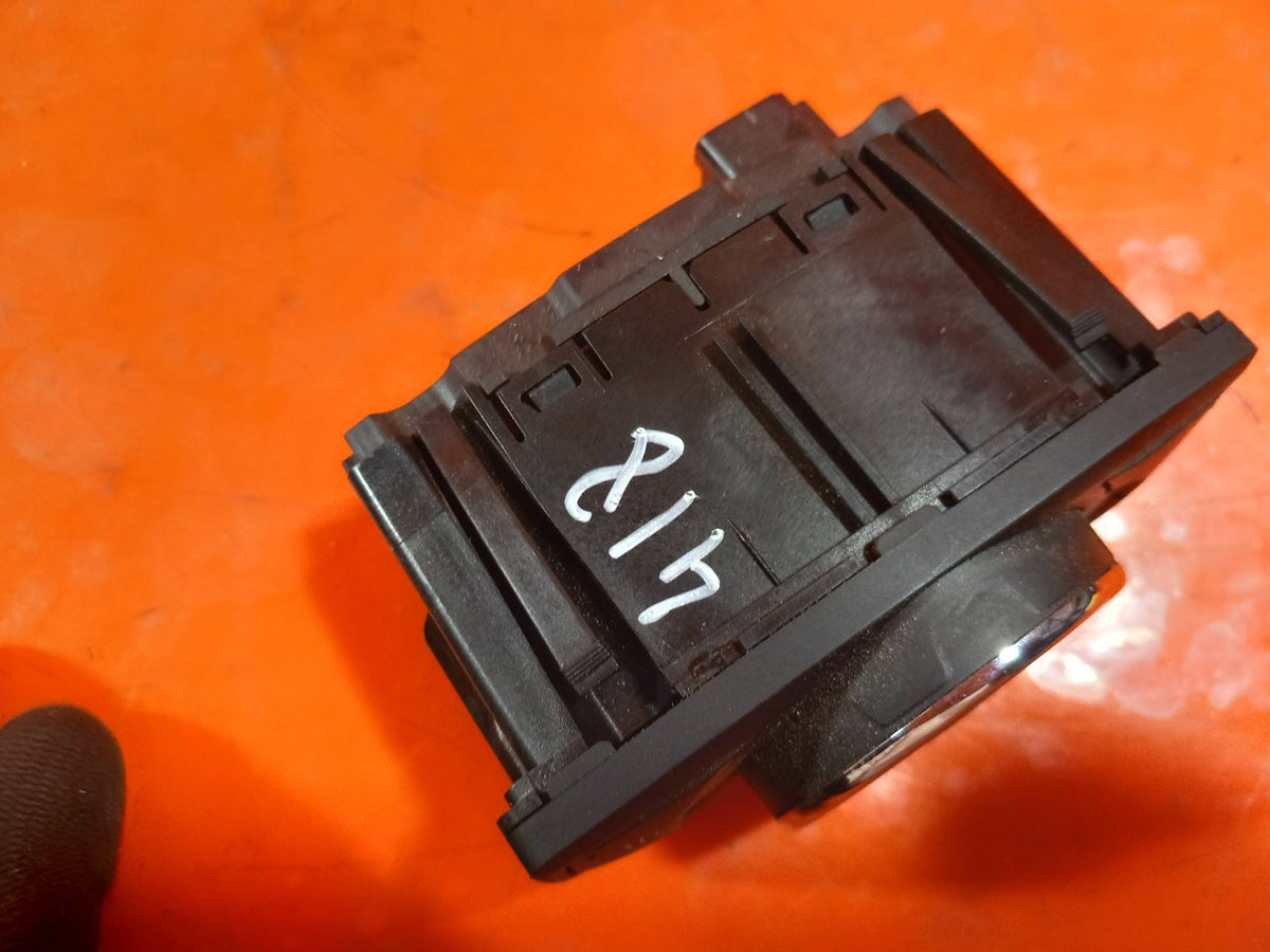ebay-src:https://i.ebayimg.com/00/s/mtiwmfgxnjaw/z/kwmaaeswcjxq4job/$_57.jpg