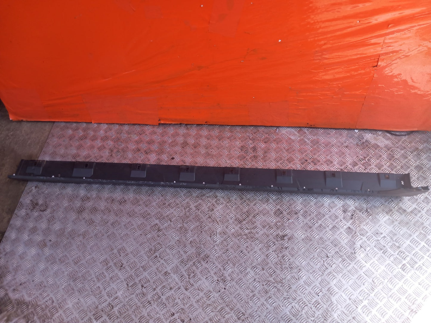 2024 Dacia Jogger Left Side Skirt 764192055R Warranty A391 - Image 6