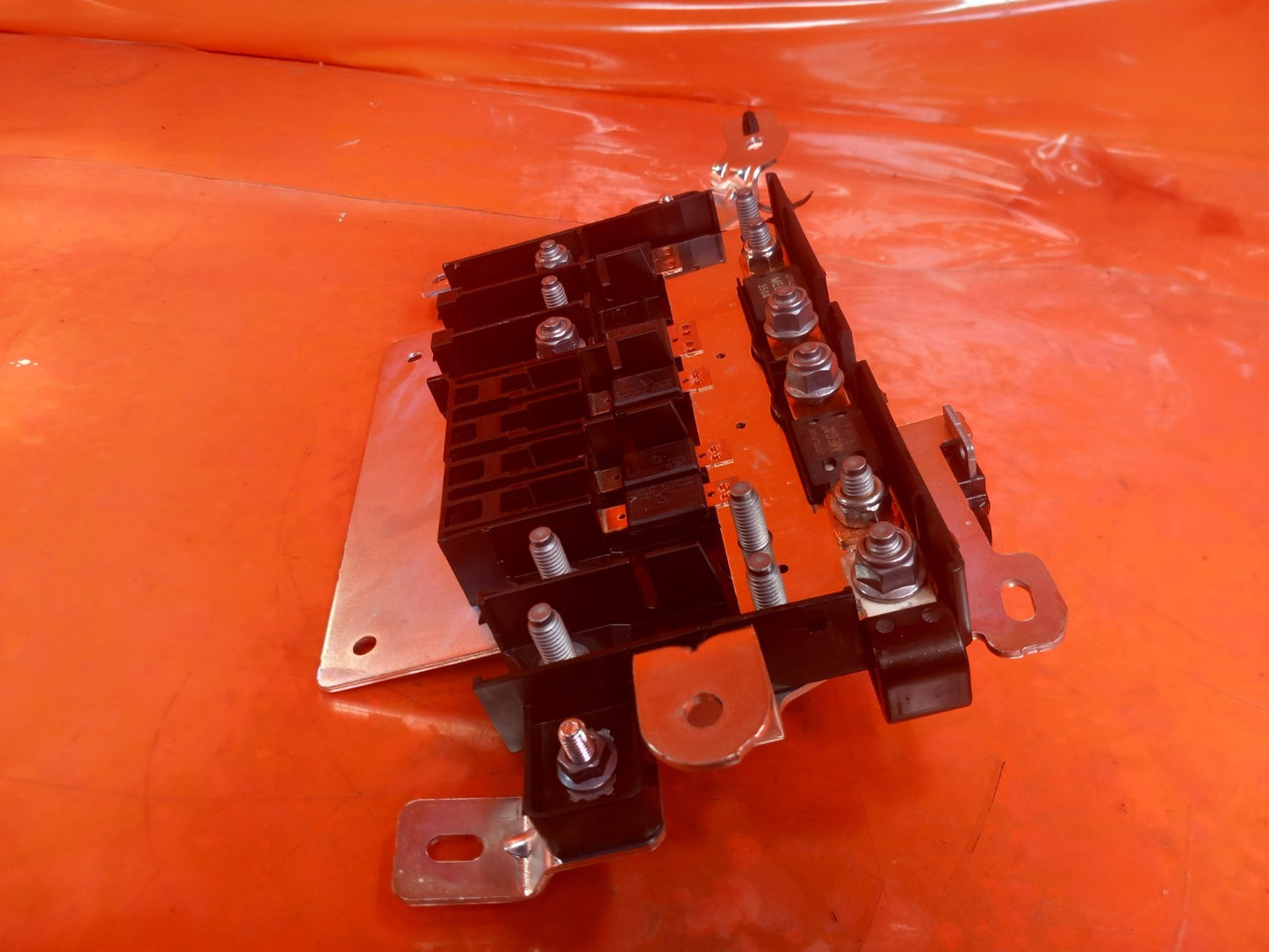 2025 Land Rover Defender L663 Power Distribution Fuse Box M8B2-14A004-PA A396 - Image 3