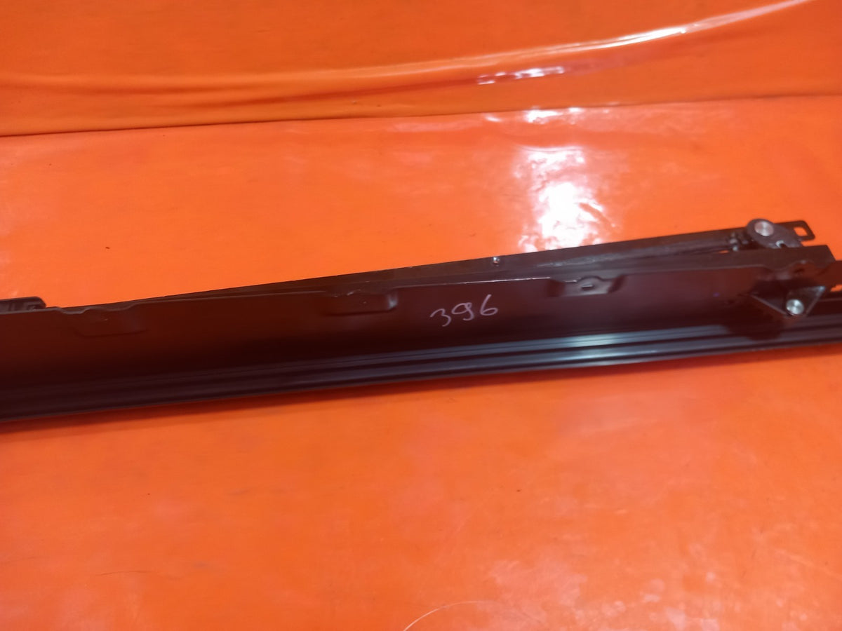 Land Rover Defender L663 3.0 Diesel 2025 Panoramic Roof Rail Left 883835711 A396 - Image 8
