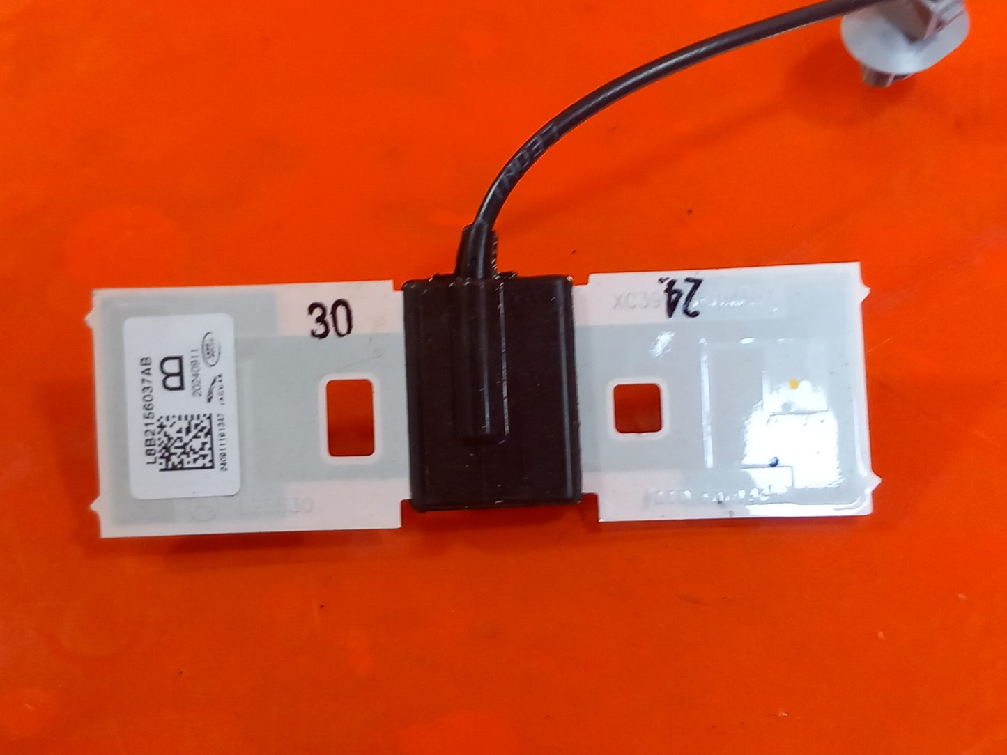 Land Rover Defender L663 3.0 Diesel 2025 Rear Right Sensor L8B2156037AB A396  - Image 9