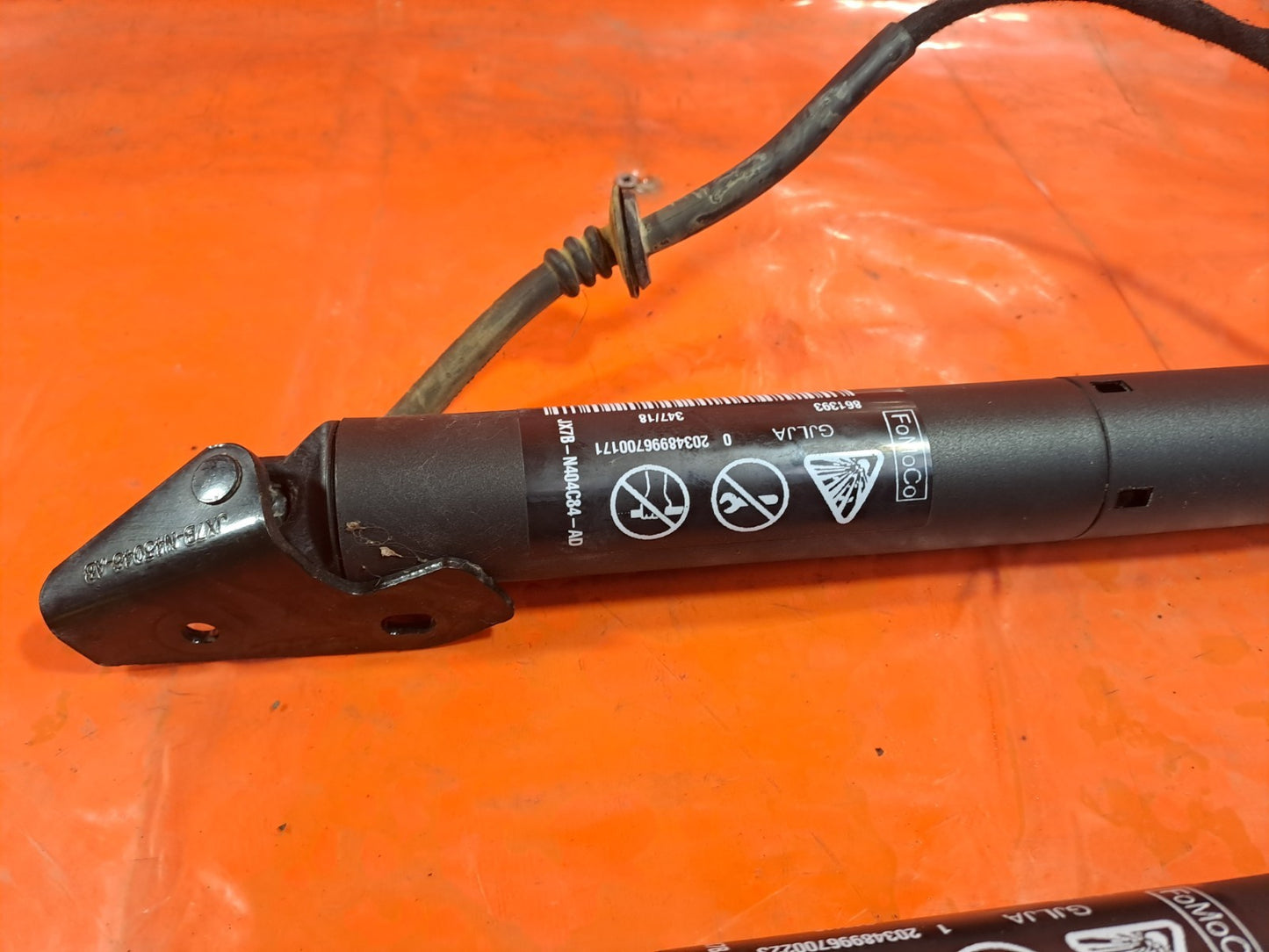✅2019 Ford Focus MK4 ST-Line Tailgate Strut Pair JX7B-N404C84-AD + Warranty A354 - Image 2