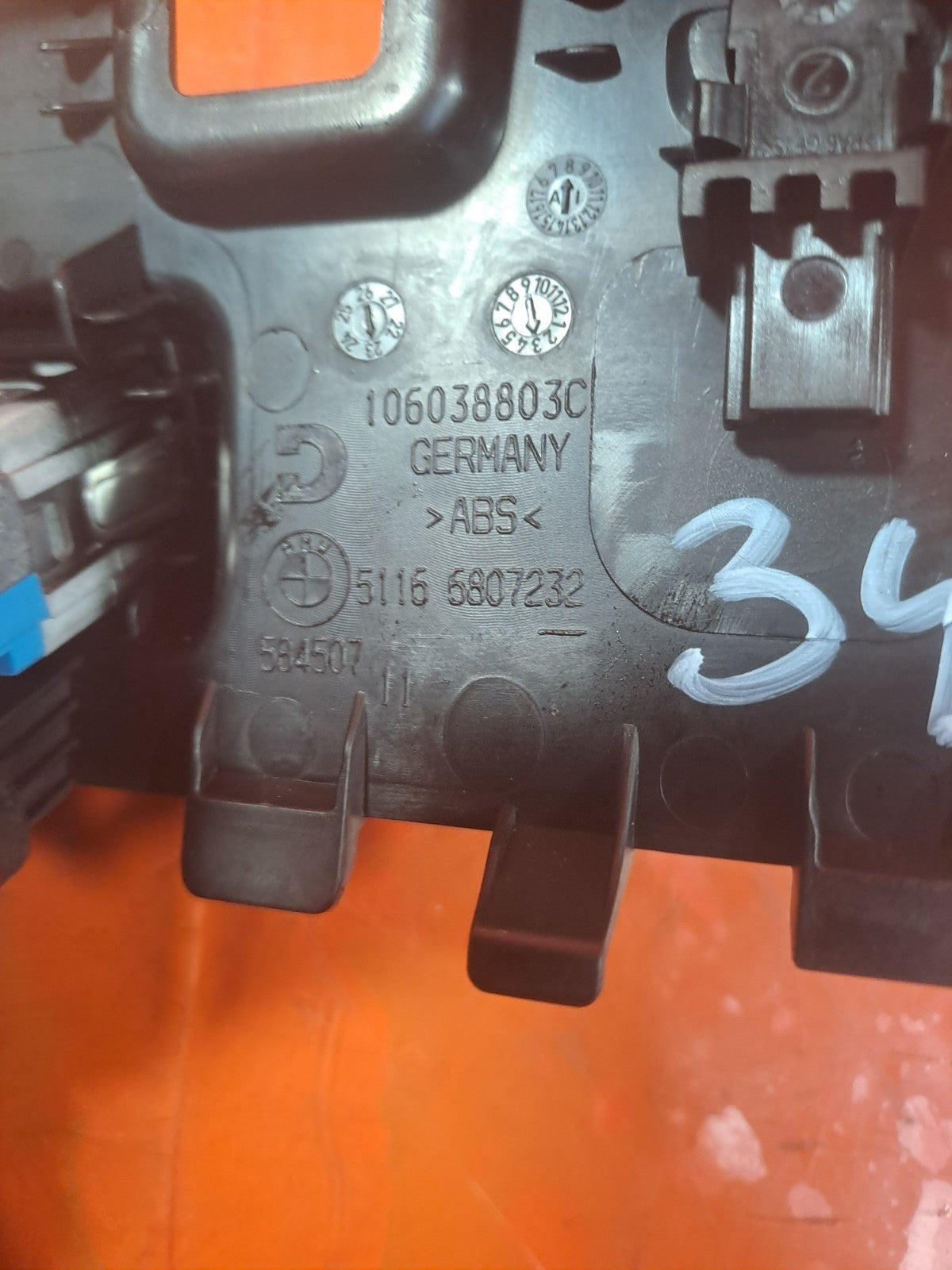 ✅BMW G20 330E 2.0 PETROL 2023 CENTRE CONSOLE USB SOCKET PORT 6807232 A340 - Image 9