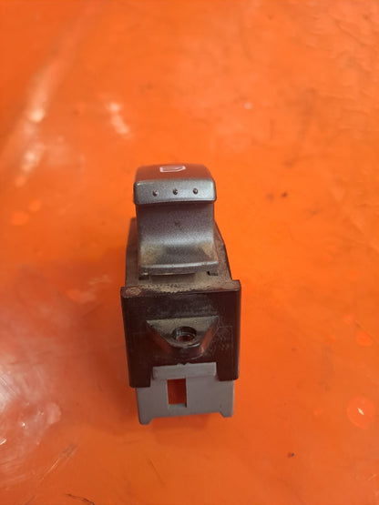 ✅SSANGYONG RODIUS TURISMO 2.2 DIESEL 2017 REAR LEFT WINDOW SWITCH 621W05450 A286 - Image 6
