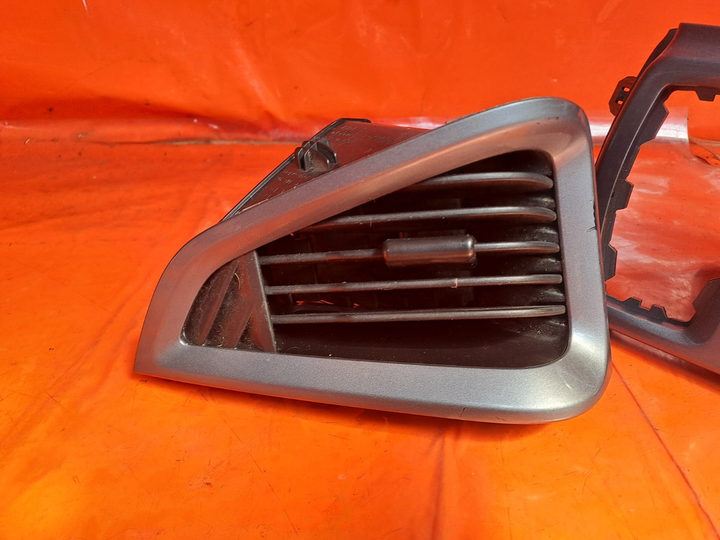 ✅2016 Ford Transit Custom Dash Air Vent Pair Left & Right BK21-V018B08 A373 - Image 2