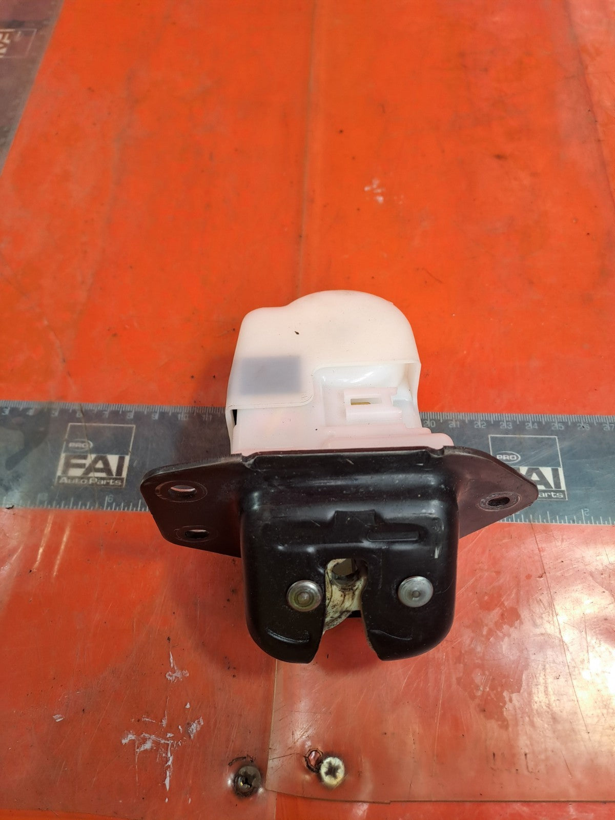 ✅NISSAN JUKE TEKNA 1.5 DIESEL 2017 TAILGATE BOOT LID LOCK CATCH MECHANISM A322 - Image 2