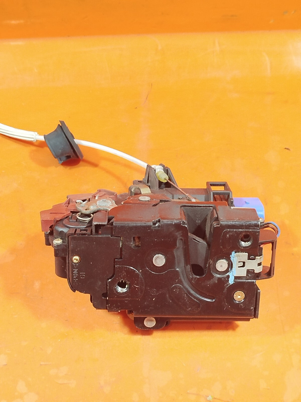 ✅VW AUDI SEAT SKODA FRONT LEFT DOOR LOCK CATCH 3D2837015 + WARRANTY xAA - Image 3