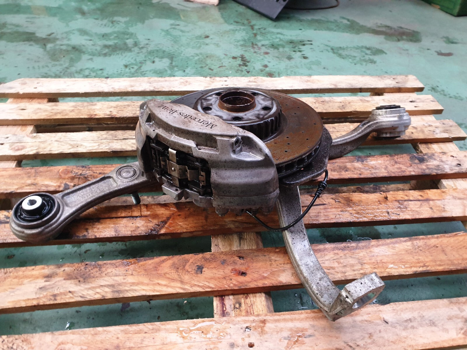 ✅2015 MERCEDES C CLASS W205 2.0P FRONT LEFT WHEEL HUB A2052100 A0004212112 A061 - Image 5