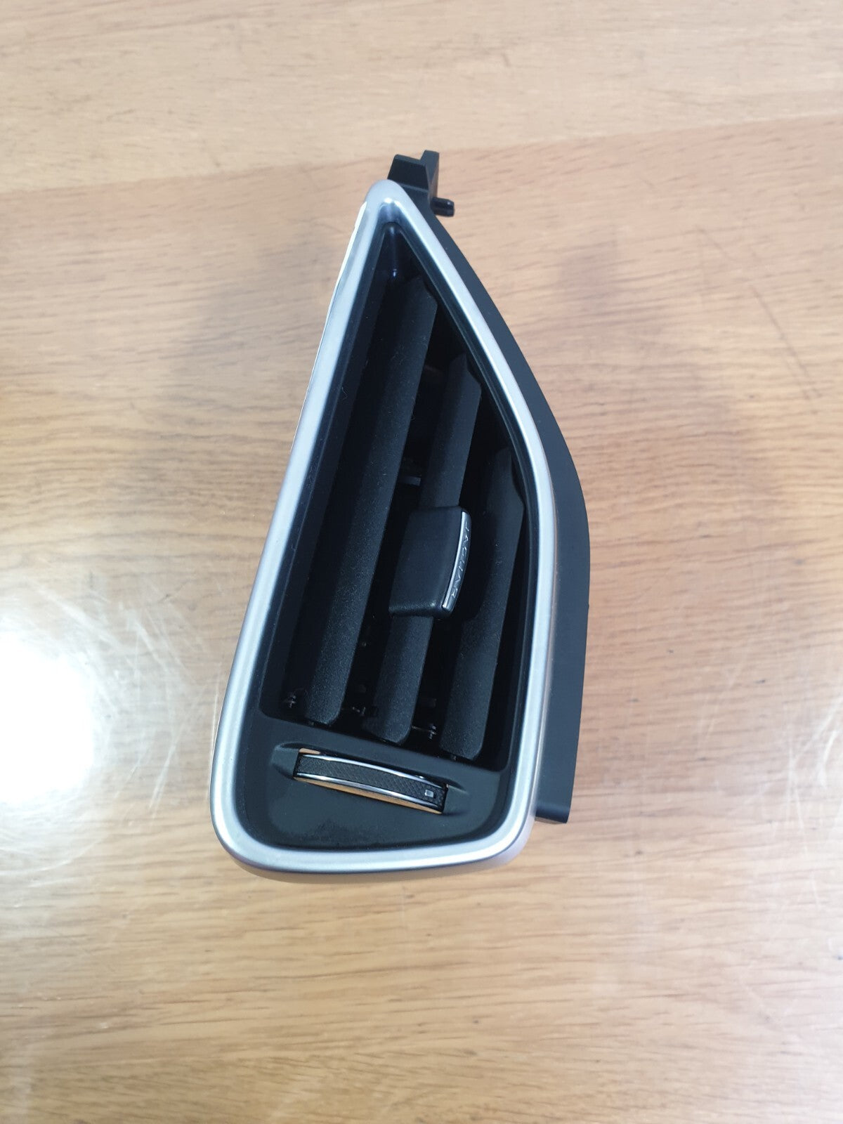 ✅JAGUAR F-PACE X761 3.0 PETROL 2017 DASHBOARD AIR VENT RIGHT HX73018B08AE A196 - Image 1
