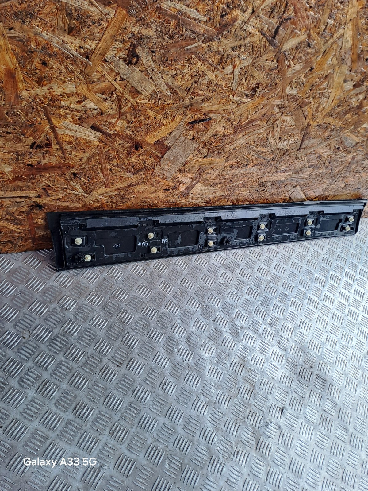 ✅Land Rover Discovery Sport Se Tech Td4 2.0 D 2016 FRONT RIGHT DOOR MOULDING - Image 9