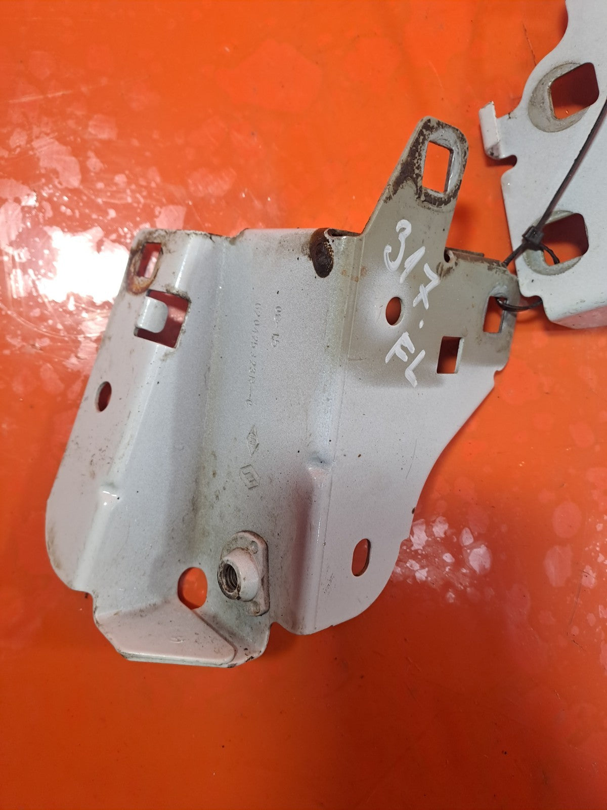 ✅RENAULT ZOE DYNAMIQUE 2015 FRONT LEFT WING BRACKETS 620425323R Warranty A317 - Image 8