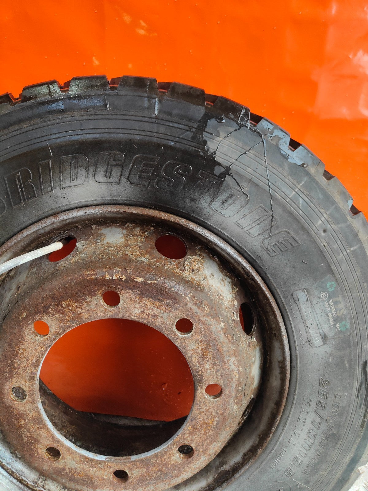 ✅2003 VOLVO FL 5.5D REAR ALLOY WHEEL WITH TYRE 265/70 R19.5 + WARRANTY A324 - Image 3
