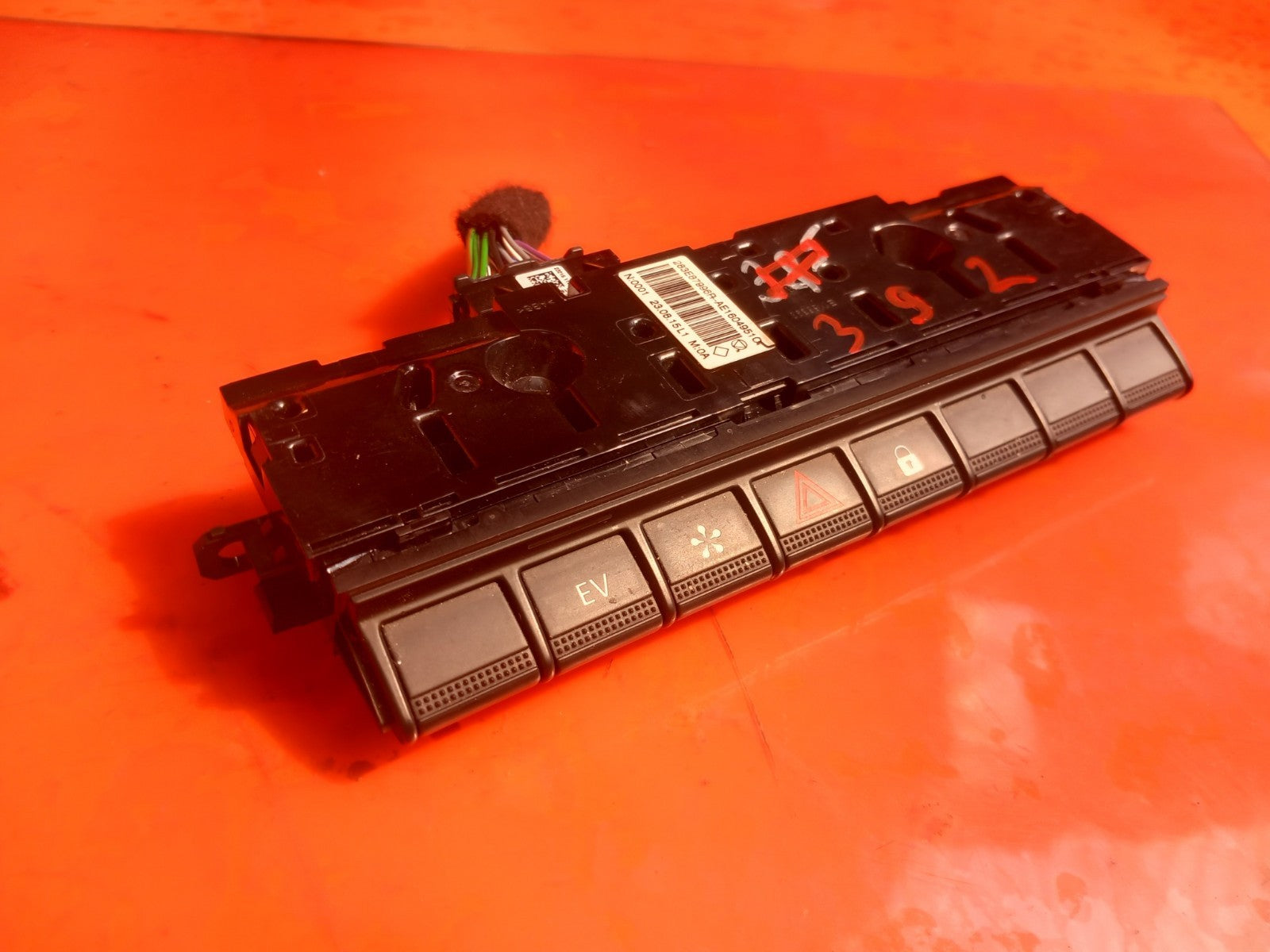 Renault Captur 1.6 Petrol 2023 Hazard Light Switch 283E87996R Warranty A392 - Image 10